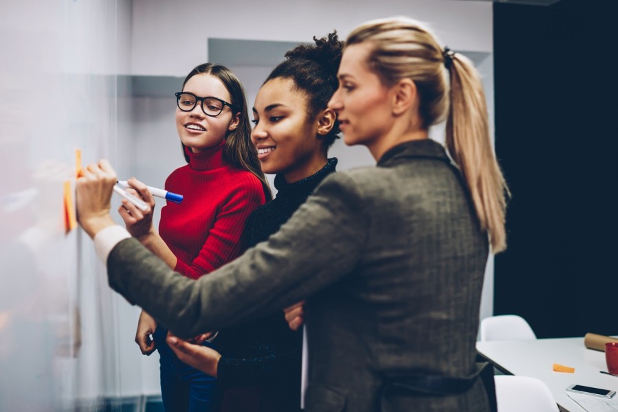 Instituição do Programa Emprega + Mulheres e da Implementação da Política Interna de Combate ao Assédio Moral e Outras Formas de Violência no Ambiente Laboral